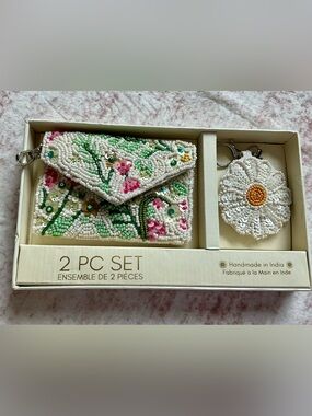 Hand Beaded Floral Card Holder & Daisy Keychain Set